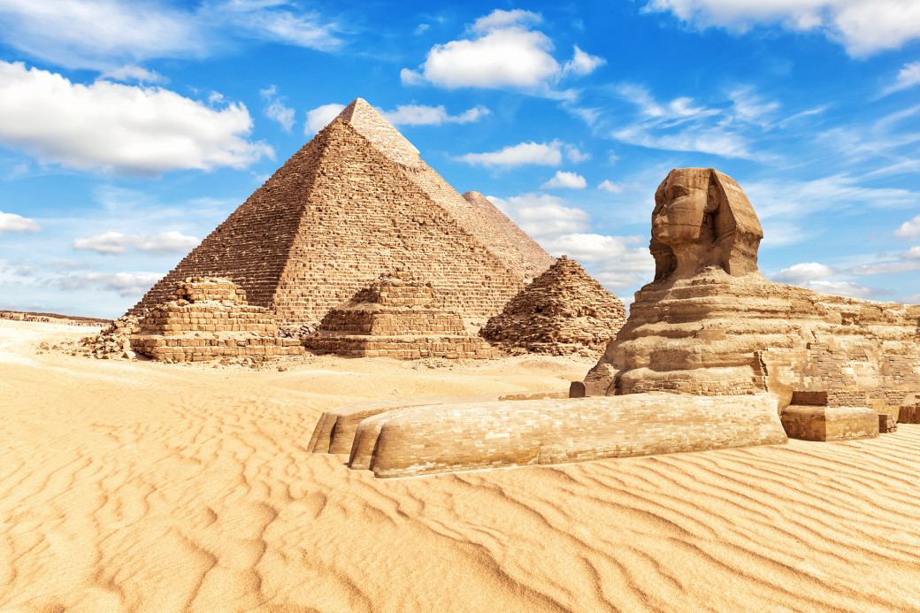 Die Cheops-Pyramide ist die älteste und größte der Pyramiden von Gizeh.