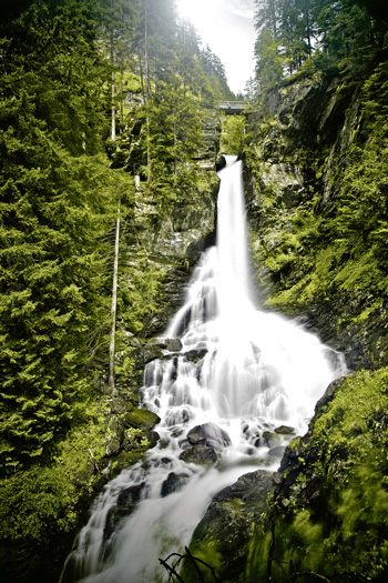 Gewinnt Schladming mit dem Themenweg „Wilde Wasser“ – im Bild der Große Riesachfall – einen Neptun? (Foto: TVB Schladming Dachstein/Andy Kuechenmeister)