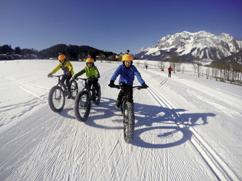 Fatbiken ist auch für Kinder ein tolles Erlebnis – auf weiten Übungsflächen  ebenso wie auf gut kontrollierbaren und dafür freigegebenen Strecken.
