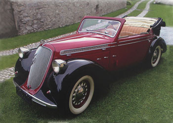Der elegante Steyr 220 war schneller und kraftvoller als seine Vorgänger  – ideal und komfortabel auf weiten Strecken.