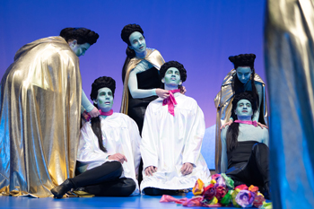 Lukas Walcher im Theater bei „Penthesilea - Der Abend nach dem Begräbnis der besten Freundin“ (Foto: Foto: Lex-Karelly)