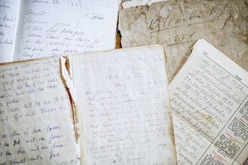 In seinem bebilderten Hörspiel verarbeitet Christoph Huber originale Hüttenbucheinträge der Alm zu einer Erzählung.