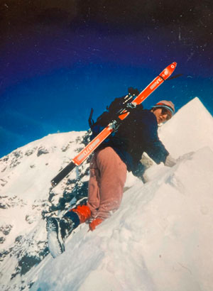 Naturverbunden durch und durch. Mit seiner entspannten Art bringt der Bergführer und Skilehrer Gerhard Resch seinen Gästen die Bergwelt näher. (Foto: KK)