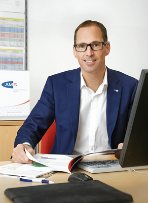 Helge Röder, Leiter des AMS Liezen, freut sich über den steiermarkweit größten Arbeitslosenrückgang. (Foto: Steinberger/photoINstyle)