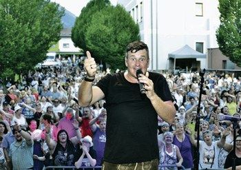 Marc Pircher begeisterte am Kulturhausplatz seine große Fangemeinde. (Foto: BLO24)