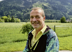 Josef Trummer moderiert die monatlichen Gesprächsrunden des Vereins „Salz“ in Liezen. (Foto: KK)