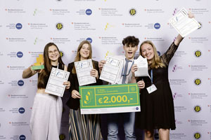 Freude über den 2. Platz beim Jugend Innovativ Wettbewerb (Foto: Peter Rauchecker)