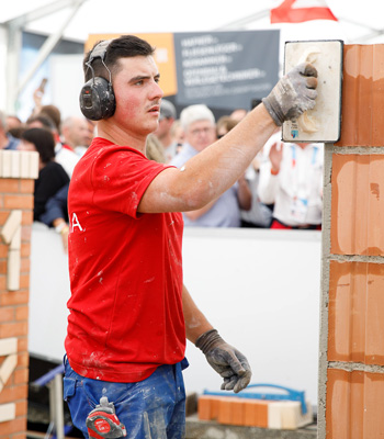 Maurer Michael Hofer holte mit einer herausragenden Leistung Gold für Österreich. (Foto: WKÖ/SkillsAustria)