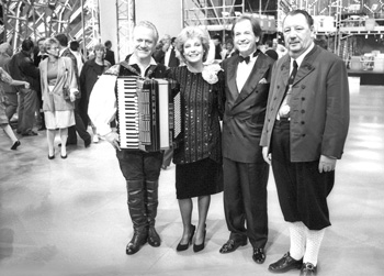Slavko Avsenik (l.), der legendäre  Erfinder des Oberkrainer-Musikstils, mit Ernst Mosch (r.) im Jahr 1988. (Foto: teutopress GmbH)