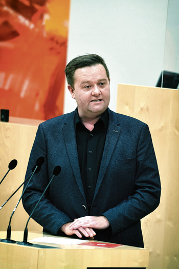 Das neue System bringe die notärztliche Versorgung im Bezirk in Gefahr, meint Mario Lindner, SPÖ-Nationalratsabgeordneter und stellvertretender Rotkreuz-Bezirksstellenleiter. (Foto: Parlamentsdirektion Johannes Zinner)