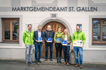 V. l.: Oliver Gulas-Wöhri, Geschäftsführer des Natur- und Geoparks Steirische Eisenwurzen, Admonts Bürgermeister Christian Haider, St. Gallens Bürgermeister Armin Forstner, Jaqueline Egger, Geschäftsführerin des Tourismusverbands Gesäuse, Wildalpens Bürgermeisterin Karin Gulas und Projektleiter Martin Gebeshuber. (Foto: Barbara Nachbagauer)