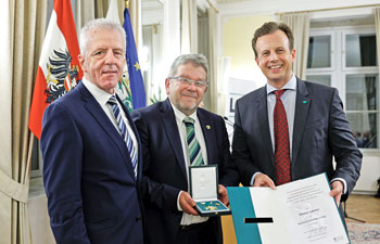 Michael Lammer aus Liezen wurde mit dem Landessportehrenzeichen in Gold für sein langjähriges Engagement beim SC Liezen ausgezeichnet. (Foto: Land Steiermark/Erwin Scheriau)