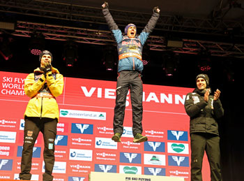 Stefan Kraft jubelt über den Weltmeistertitel. (Foto: ÖSV/GEPA)