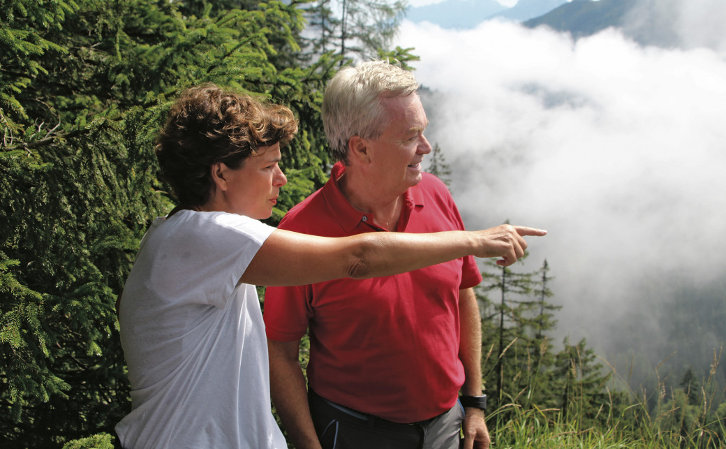 Auf ihrer Bundesländertour machte SPÖ-Parteichefin Pamela Rendi-Wagner Station in Liezen, um mit dem steirischen Parteivorsitzenden Anton Lang und Bezirksfunktionären zu wandern.