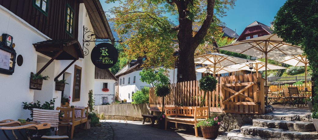 Ein Bild von einem Gasthaus in einem malerischen Ort