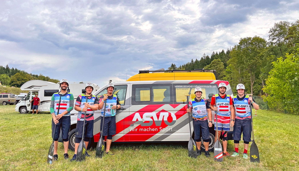 Für Österreich in Tschechien im Einsatz: Mario Rigler, Arnold Baumann, Florian Kain, Stefan Oberreiner, Anton Graf, Klaus Weninger und Gerald Auer von Verein Rafting Sport Salzatal.