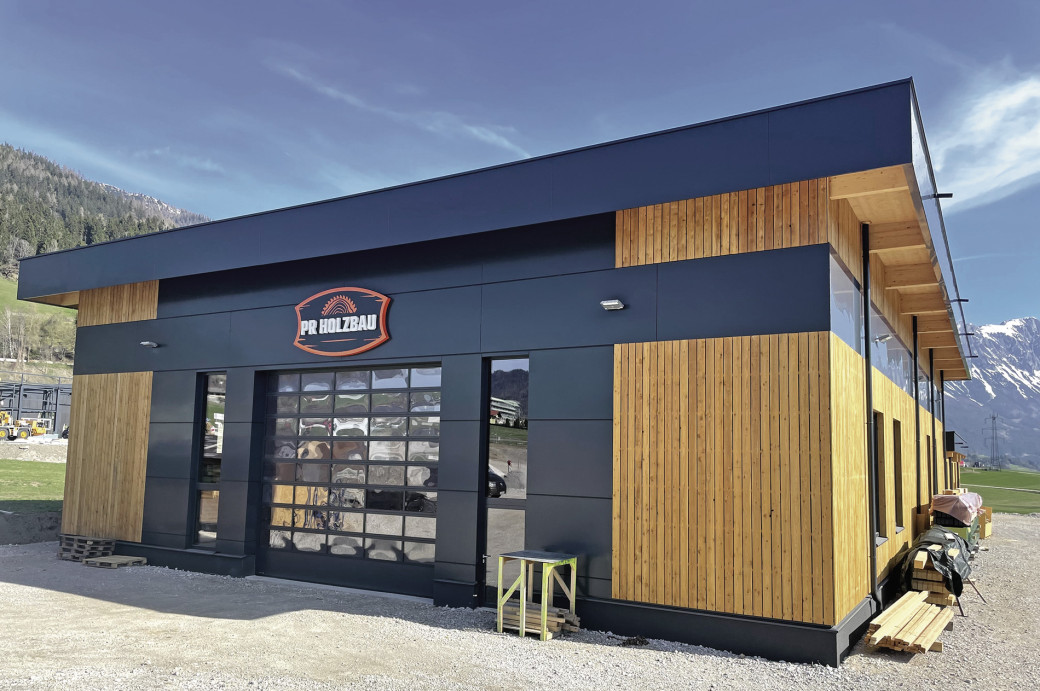 In rund zehn Monaten Bauzeit entstand im Gewerbegebiet Gröbmingerland die neue Firmenzentrale von PR Holzbau.