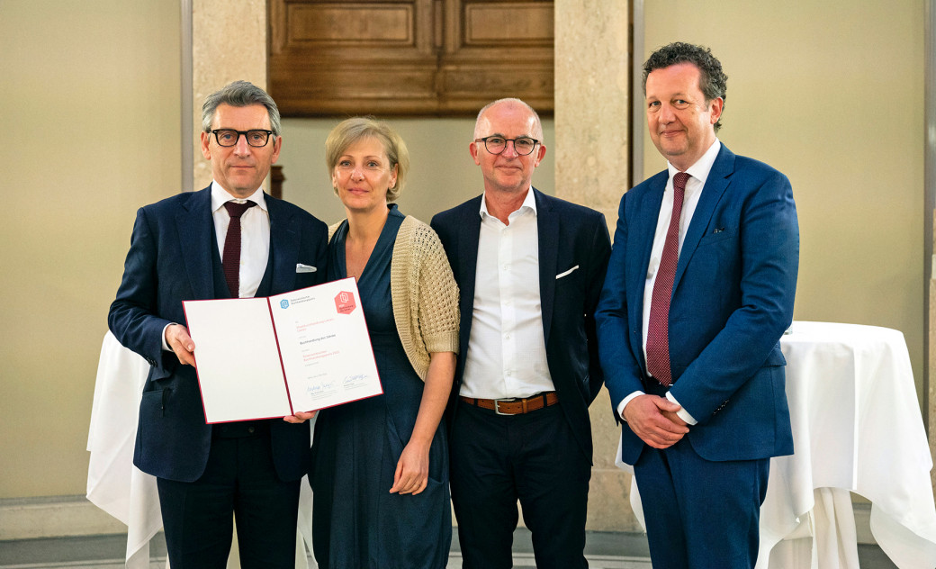 Michaela Santer, Inhaberin der Stadtbuchhandlung Liezen, bei der Preisverleihung in Wien.