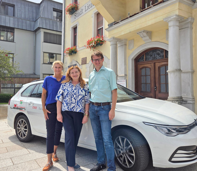 V. l.: Gemeinderätin Angelika Cainelli, Bürgermeisterin Andrea Heinrich, Vizebürgermeister Albert Krug