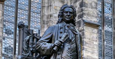 Lukas Hasler wird am 15. März in der Stadtpfarrkirche  Rottenmann u. a. Werke von Johann Sebastian Bach spielen.