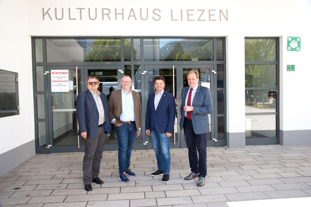V. l.: Liezens Bezirkshauptmann Christian Sulzbacher, Michael Koren vom Gesundheitsfond Steiermark, der zukünftige Leitspital-Bürgermeister Roland Raninger aus der Gemeinde Stainach-Pürgg und der steirische Gemeindebundpräsident Erwin Dirnberger.