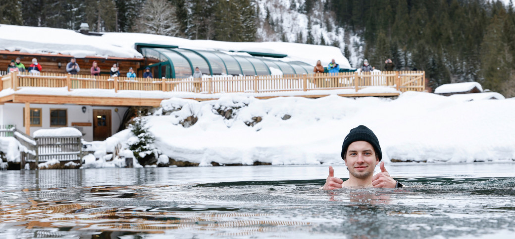 Eisschwimmen  in der Waldhäuslalm