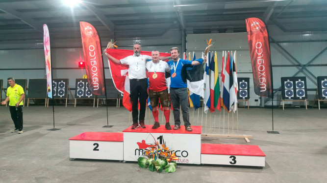 Meisterschütze Helmuth Radauer aus Stainach wurde kürzlich zum Europameister im Indoor-Bogenschießen gekürt.