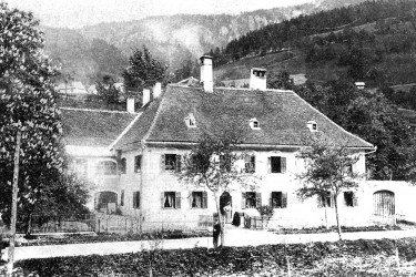 Das alte Gerichtsgebäude von Liezen an der Pyhrnstraße um 1900.