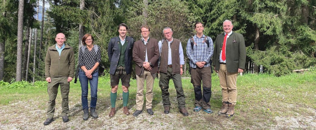 Die Veranstalter und Referenten der Fachexkursion: Christoph Gollob, Rafaela Rothwangl, Simon Gerhardter, Heinrich Reuss, Karl Goritschnig, Martin Steinkellner und Carl Prinz von Croy (v. l.)
