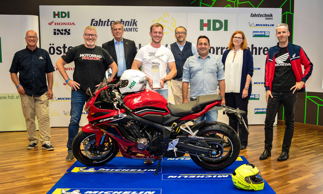 Klemens Müller (4. v. l.) ist Österreichs sicherster Motorradfahrer.