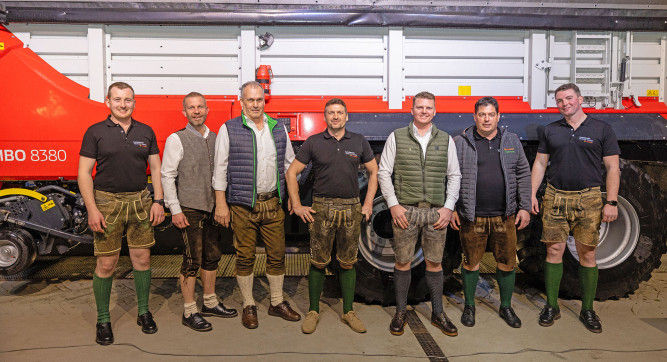 V. l.: Simon Pichler (Maschinenhandel) Christoph Mayr (Reform) Wolfgang Dittenberger (Pöttinger) Josef Machherndl (Bereichsleiter Technik) Christian Payer (LTC/John Deere) Karl Singer (Technik Center) Daniel Tiefenbacher (Technik Center)