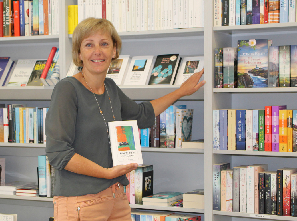 Michaela Santer mit ihrem Herbsttipp, erhältlich in der Stadtbuchhandlung Liezen oder über www.stadtbuchhandlung.at.