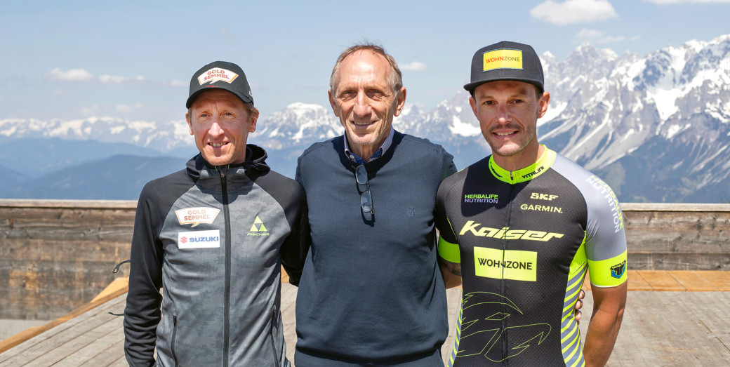 V. l.: Ex-ÖSV-Langläufer Christian Hoffmann, der heuer ein lokales Team auf die Teilnahme vorbereitet, Organisator Gerhard Schönbacher und Mountainbike-Profi Wolfgang Krenn bei der Präsentation der diesjährigen Alpentour Trophy.