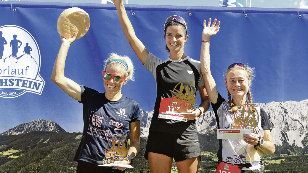 Bei den Damen konnte die Windischgarstnerin Michaela Mandlbauer vom RC Dana Pyhrn-Priel den Marathonsieg einheimsen, die Plätze zwei und drei gingen an Erzsébet Prokopp und Evelyne Lachner (Mitte bzw. l. u. r.).
