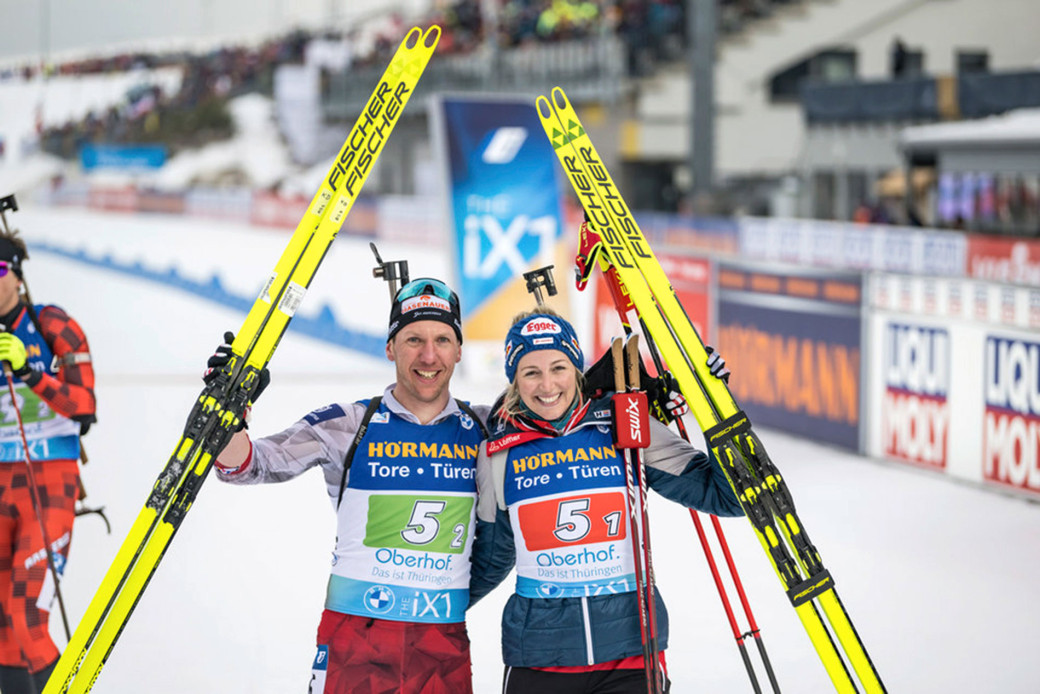 Die beiden Silbermedaillengewinner David Komatz und Lisa Hauser in Oberhof.
