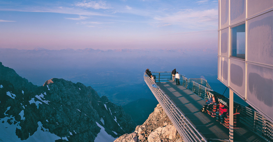 Der Dachstein mit seinen Attraktionen – im Bild der Sky Walk – ist das drittbeliebteste Ausflugsziel der grünen Mark.